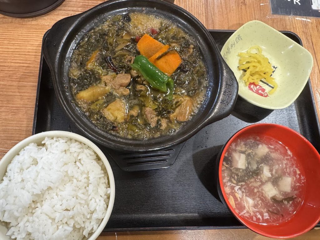 王富貴黄悶鶏 オウフウキホンメンジー 料理写真2