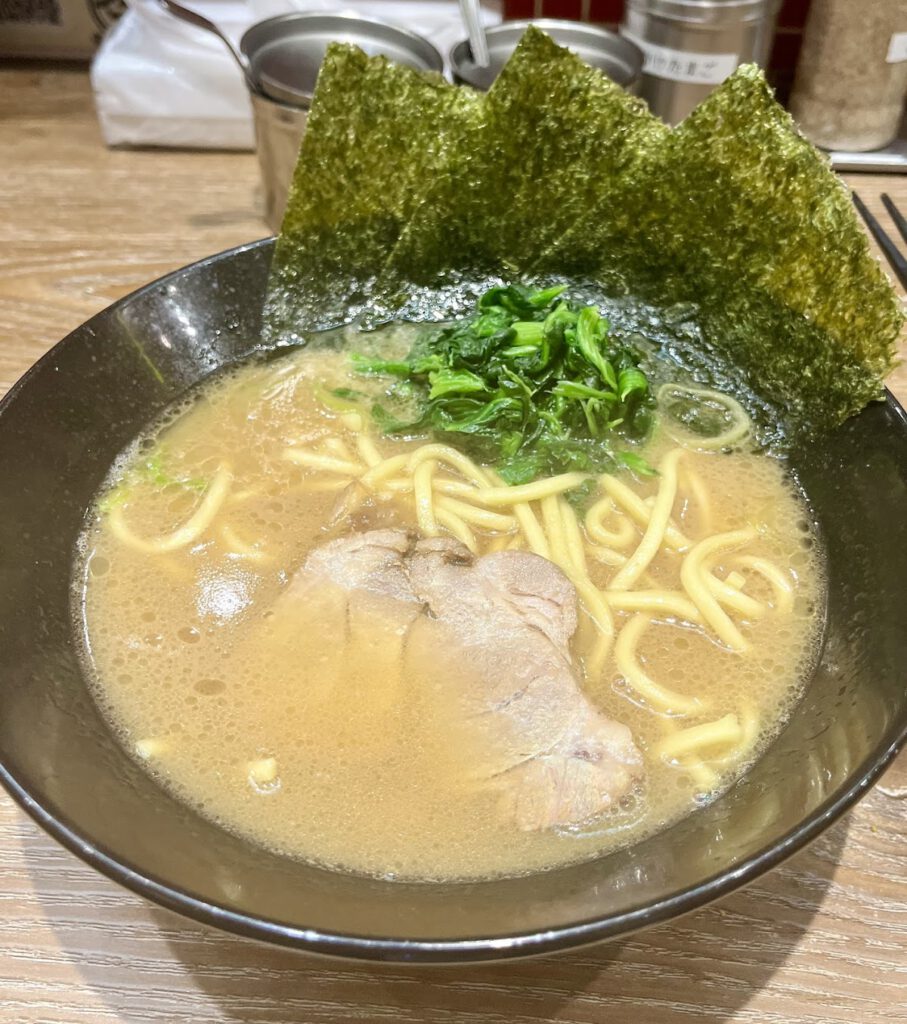 横浜家系ラーメン 銀家 横浜西口店 料理写真1