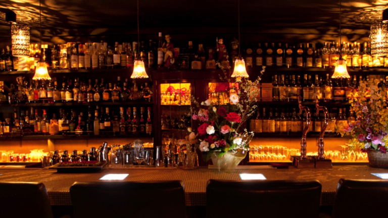 THE BAR ALCAZAR ザバーアルカサル